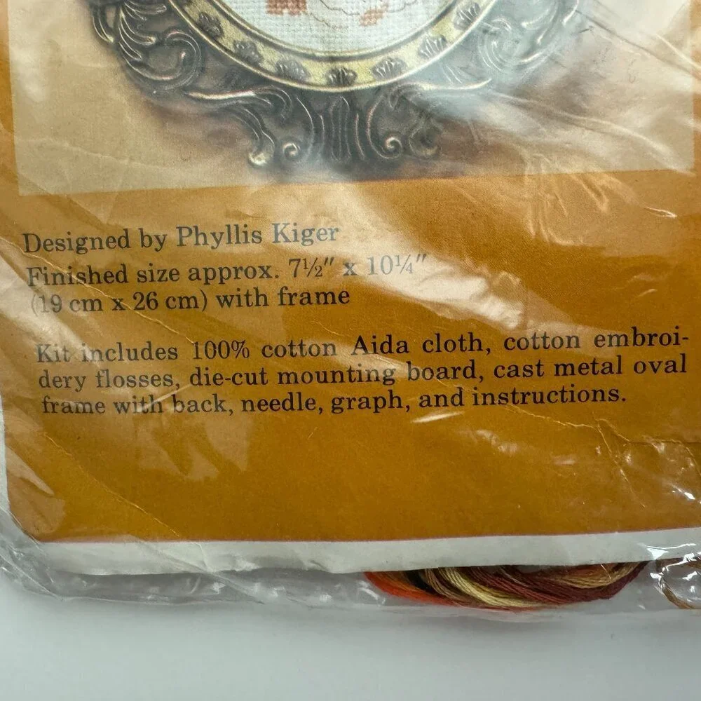 Vtg 1983s The Creative Circle Crewel Cross Stitch Embroidery Victorian Frame